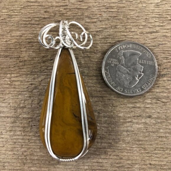 Golden Swirled Agate Necklace Pendant - Picture 4 of 5